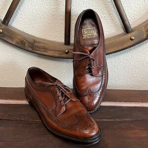 Vintage Sears genuine leather wingtips 74251. Pebbled leather. Men’s size 8EE.